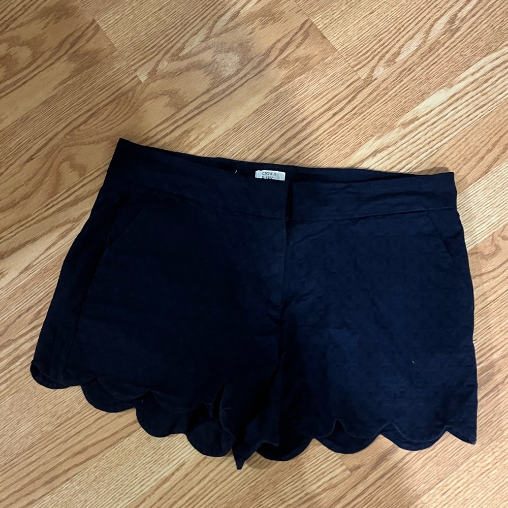 Women navy crown and ivy scalloped shorts
